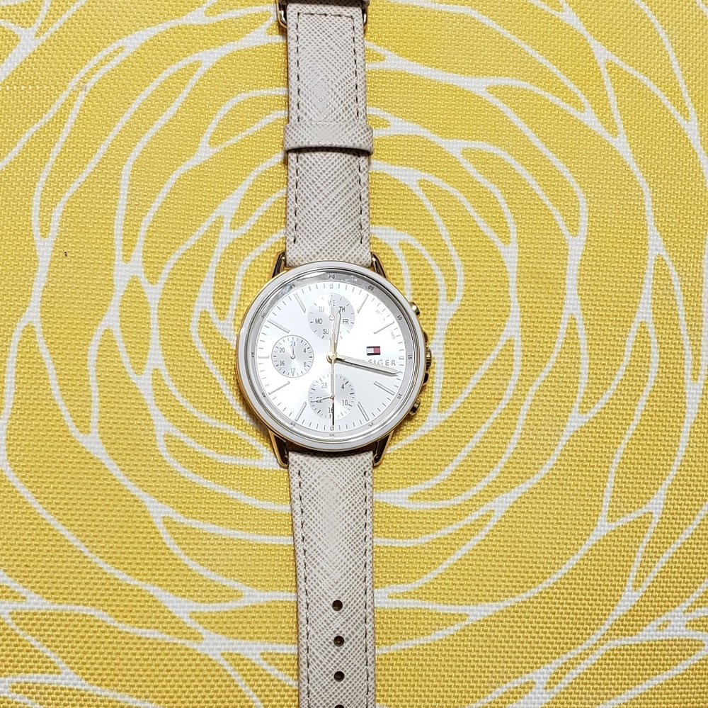TOMMY HILFIGER BEIGE WATCH 40MM